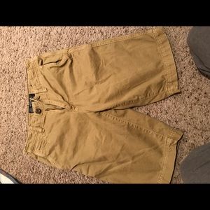 Men’s khaki shorts
